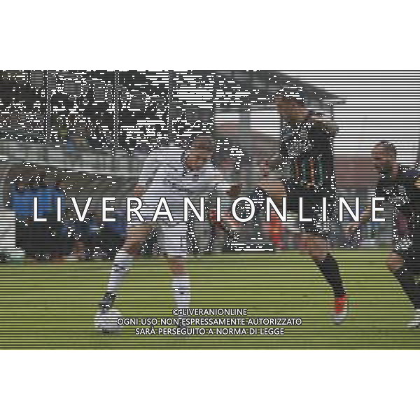VENEZIA - HELLAS VERONA serie BKT 21/10/2018 nella foto: Crescenzi Alessandro (hellas verona) Di Mariano Francesco (venezia fc) ©Claudio Zamagni/Agenzia Aldo Liverani Crescenzi Alessandro (hellas verona) Di Mariano Francesco (venezia fc) during Serie BKT match between Venezia and Hellas Verona at Pier Luigi Penzo Stadium on October 21, 2018 in Venezia, Italy. photo credit by Claudio Zamagni/Aldo Liverani Photo Agency