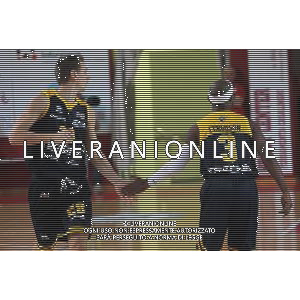 IMOLA 24 10 2018 LE NATURELLE BASKET IMOLA-VERONA SERIE A2 NELLA FOTO FERGUSON JAZZMARR E GIOVANNI SEVERINI VERONA FOTO GIANNI SANNA-AG ALDO LIVERANI SAS