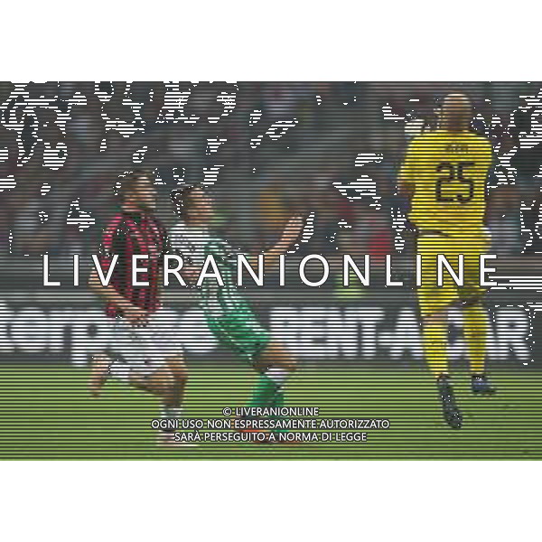 UEFA Europa League 2018/2019 Group Stage F Milano - 25.10.2018 Milan-Betis Siviglia Nella Foto: pepe reina in parata Giovani Lo Celso fuori area /Ph.Vitez-Ag. Aldo Liverani