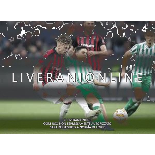 UEFA Europa League 2018/2019 Group Stage F Milano - 25.10.2018 Milan-Betis Siviglia Nella Foto: intervento di Marc Bartra su Samu Castillejo il milan protesta per un rigore /Ph.Vitez-Ag. Aldo Liverani