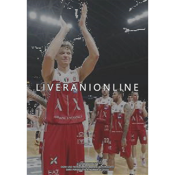 LegA BAsket A - V.L. PesAro - AX ArmAni EchAnge MilAno 28/10/2018 nellA foto: EsultAnzA finAle KuzminkAs (AX ArmAni EchAnge MilAno) ©ClAudio ZAmAgni/AgenziA Aldo LiverAni / AGENZIA ALDO LIVERANI SAS - LegA Basket Serie A1 - V.L. PesAro - AX ArmAni EchAnge MilAno 28.10.2018