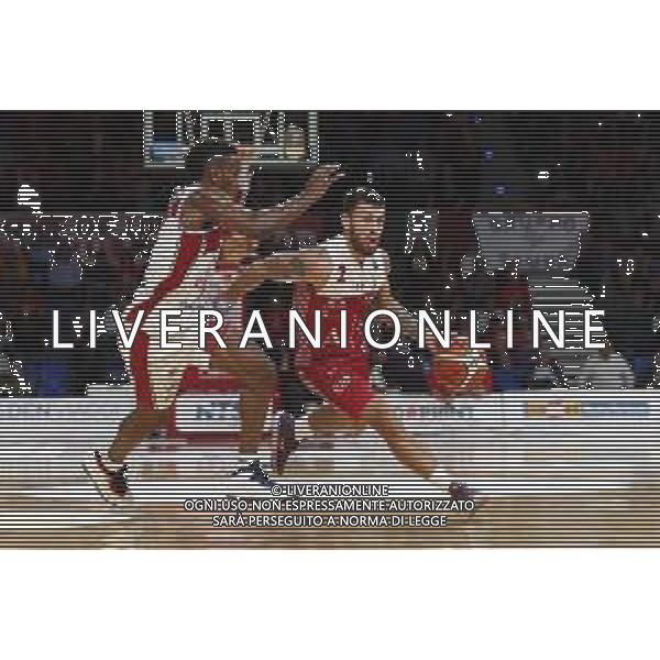 Lega Basket serie A - V.L. Pesaro - AX Armani Echange Milano 28/10/2018 nella foto: James Mike (AX Armani Echange Milano) Artis Dominic (V.L. Pesaro) ©Claudio Zamagni/Agenzia Aldo Liverani