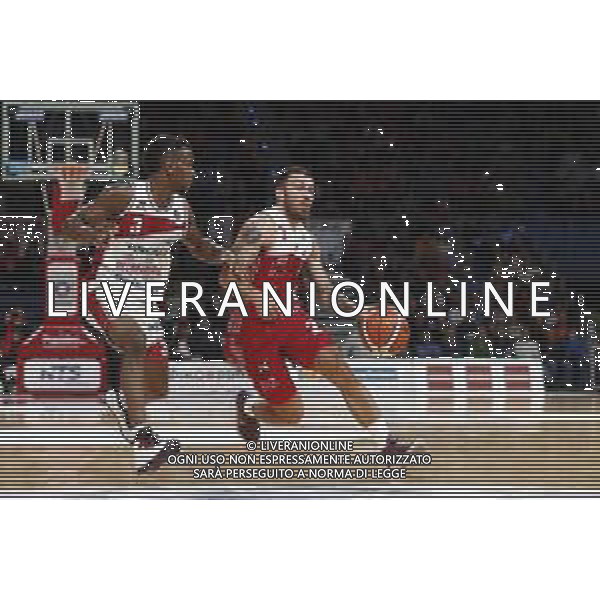 Lega Basket serie A - V.L. Pesaro - AX Armani Echange Milano 28/10/2018 nella foto: James Mike (AX Armani Echange Milano) Artis Dominic (V.L. Pesaro) ©Claudio Zamagni/Agenzia Aldo Liverani