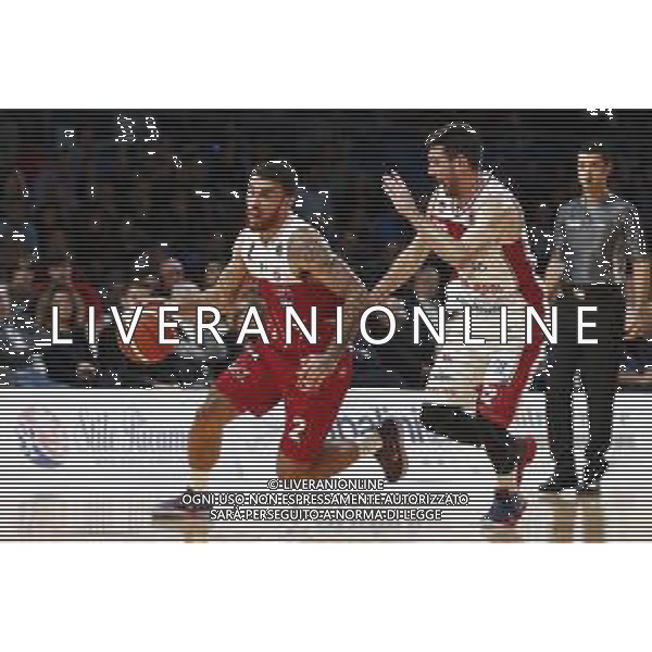 Lega Basket serie A - V.L. Pesaro - AX Armani Echange Milano 28/10/2018 nella foto: James Mike (AX Armani Echange Milano) Monaldi Diego (V.L. Pesaro) ©Claudio Zamagni/Agenzia Aldo Liverani
