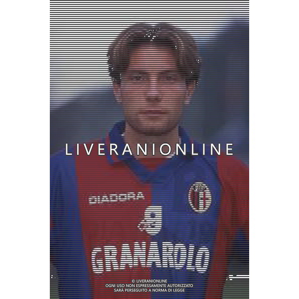 RETROSPETTIVA MASSIMO BRAMBILLA CALCIATORE NELLA FOTO MASSIMO BRAMBILLA CON LA MAGLIA DEL BOLOGNA CALCIO AG ALDO LIVERANI SAS
