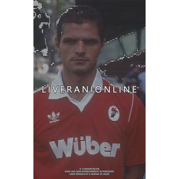 RETROSPETTIVA MASSIMO BRAMBATI CALCIATORE NELLA FOTO BRAMBATI MASSIMO CON LA MAGLIA DEL BARI AG ALDO LIVERANI SAS