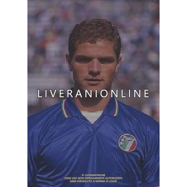 RETROSPETTIVA MASSIMO BRAMBATI CALCIATORE NELLA FOTO BRAMBATI MASSIMO CON LA MAGLIA DELLA NAZIONALE ITALIA AG ALDO LIVERANI SAS