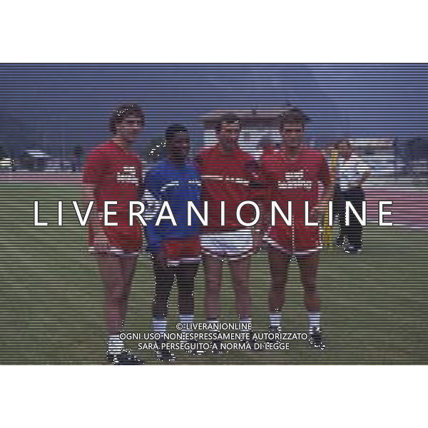 RETROSPETTIVA MASSIMO BRAMBATI CALCIATORE NELLA FOTO NESTOR LORENZO- GERSON CACAPA-GAETANO SALVEMINI E BRAMBATI MASSIMO CON LA MAGLIA DEL BARI AG ALDO LIVERANI SAS