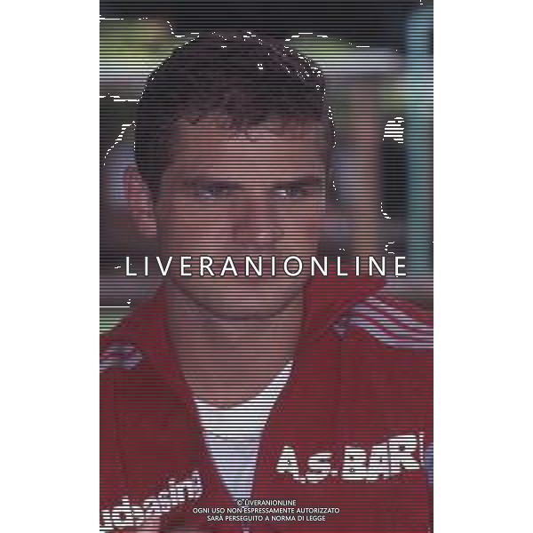 RETROSPETTIVA MASSIMO BRAMBATI CALCIATORE NELLA FOTO BRAMBATI MASSIMO CON LA MAGLIA DEL BARI AG ALDO LIVERANI SAS