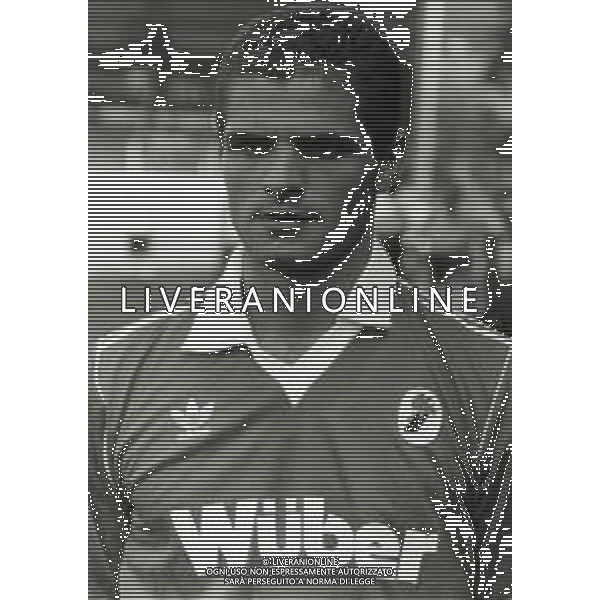 RETROSPETTIVA MASSIMO BRAMBATI CALCIATORE NELLA FOTO BRAMBATI MASSIMO CON LA MAGLIA DEL BARI AG ALDO LIVERANI SAS