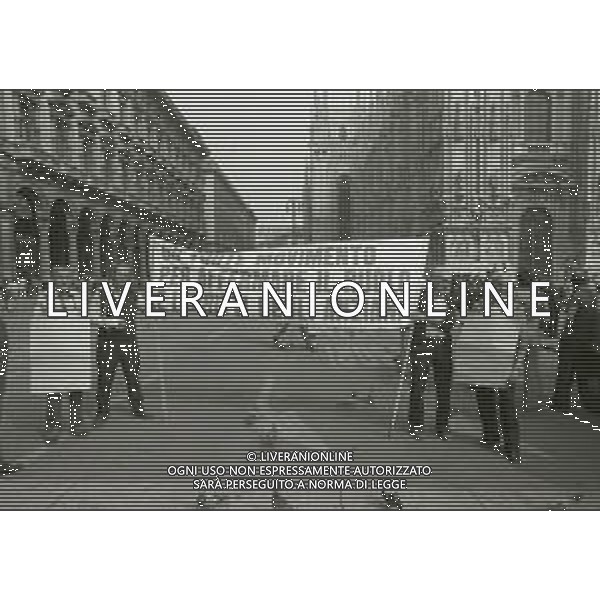 1979 MILANO MANIFESTAZIONE DEI PENSIONATI IN PIAZZA DUOMO AG ALDO LIVERANI SAS