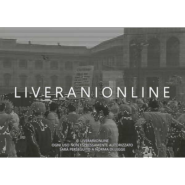 1979 MILANO MANIFESTAZIONE DEI PENSIONATI IN PIAZZA DUOMO AG ALDO LIVERANI SAS