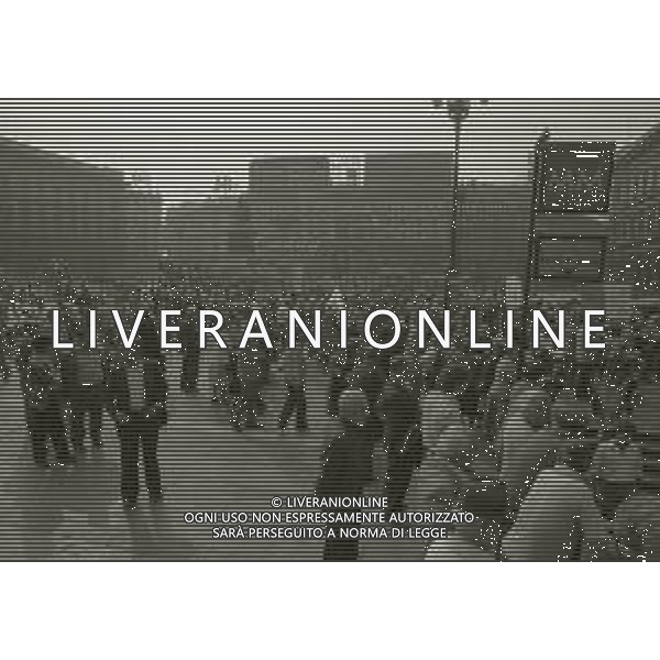 1979 MILANO MANIFESTAZIONE DEI PENSIONATI IN PIAZZA DUOMO AG ALDO LIVERANI SAS