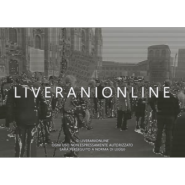 1979 MILANO MANIFESTAZIONE DEI PENSIONATI IN PIAZZA DUOMO AG ALDO LIVERANI SAS