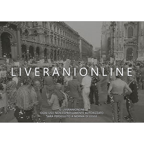 1979 MILANO MANIFESTAZIONE DEI PENSIONATI IN PIAZZA DUOMO AG ALDO LIVERANI SAS