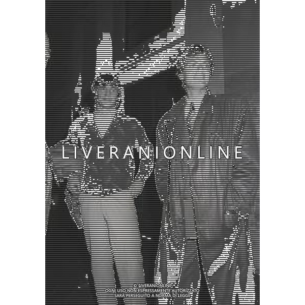 1982 FIRENZE- PROCESSO A SILVANO MARTINA PORTIERE DEL GENOA CHE SFORTUNATAMENTE IN UNA USCITA COLPI \' GIANCARLO ANTOGNONI ALLA TESTA NELLA PARTITA FIORENTINA GENOA DEL 1981 NELLA FOTO SILVANO MARTINA CON GIANCARLO ANTOGNONI IN TRIBUNALE AG ALDO LIVERANI SAS