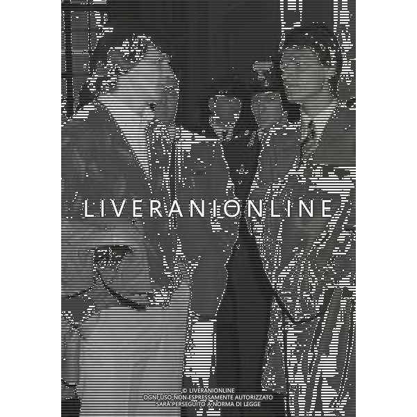 1982 FIRENZE- PROCESSO A SILVANO MARTINA PORTIERE DEL GENOA CHE SFORTUNATAMENTE IN UNA USCITA COLPI \' GIANCARLO ANTOGNONI ALLA TESTA NELLA PARTITA FIORENTINA GENOA DEL 1981 NELLA FOTO SILVANO MARTINA CON GIANCARLO ANTOGNONI IN TRIBUNALE AG ALDO LIVERANI SAS