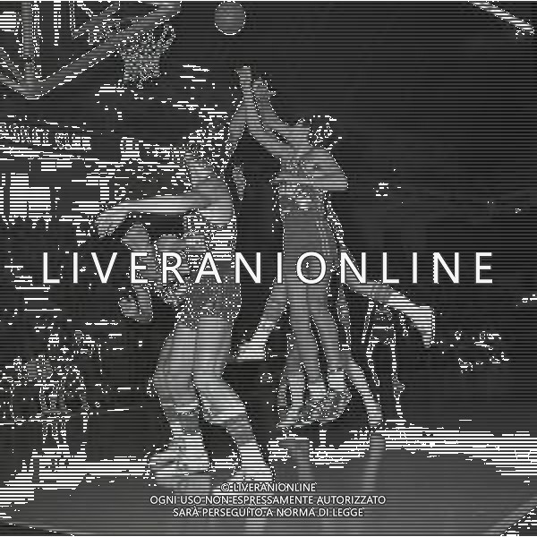 1976 milano-palalido-campionato di basket serie a cinzano milano-scavolini pesaro nella foto azione di gioco ag aldo liverani sas
