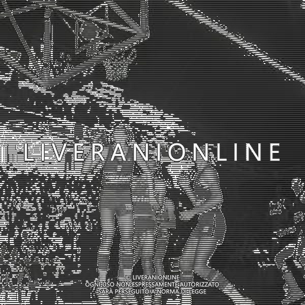 1976 MILANO PALALIDO CAMPIONATO DI BASKET SERIE A CINZANO MILANO -BRINA RIETI NELLA FOTO AZIONE DI GIOCO AG ALDO LIVERANI SAS