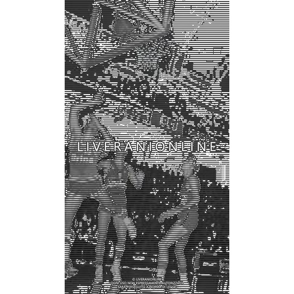 1976 MILANO PALALIDO CAMPIONATO DI BASKET SERIE A CINZANO MILANO -BRINA RIETI NELLA FOTO AZIONE DI GIOCO AG ALDO LIVERANI SAS