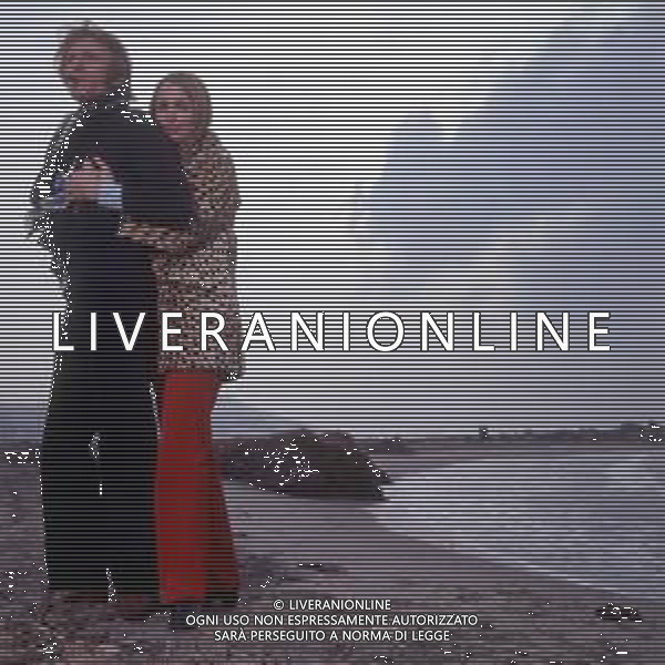 NINO FERRER, Cantante francese di origine italiana - RETROSPETTIVA nella foto con la moglie Jacqueline Monestier, detta Kinou © ARCHIVIO / AGENZIA ALDO LIVERANI SAS