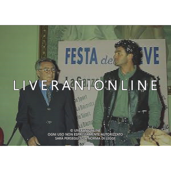 1996 MILANO FESTA DELLA NEVE ORGANIZZATA DALLA GAZZETTA DELLO SPORT NELLA FOTO ALBERTO TOMBA CON CANDIDO CANNAVO\' AG ALDO LIVERANI SAS