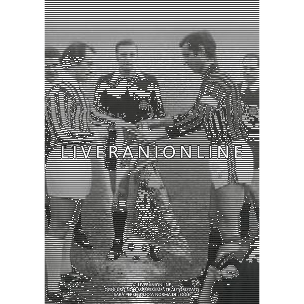 RETROSPETTIVA ALBERTO BIGON CALCIATORE E ALLENATORE NELLA FOTO ALBERTO BIGON CON LA MAGLIA DEL MILAN CON GIUSEPPE FURINO IN MILAN JUVENTUS AG ALDO LIVERANI SAS