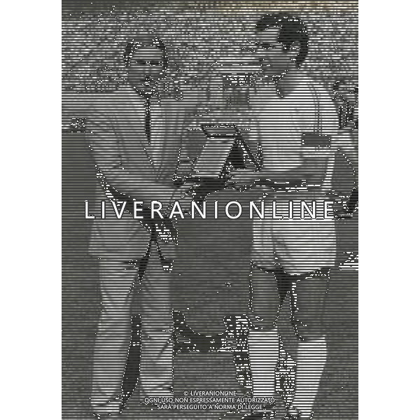 RETROSPETTIVA ALBERTO BIGON CALCIATORE E ALLENATORE NELLA FOTO ALBERTO BIGON PREMIATO DAL MILAN CLUB AG ALDO LIVERANI SAS