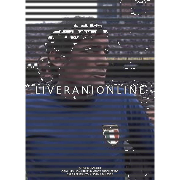 RETROSPETTIVA GIGI RIVA CALCIATORE NELLA FOTO GIGI RIVA CON LA MAGLIA DELLA NAZIONALE ITALIANA AG ALDO LIVERANI SAS