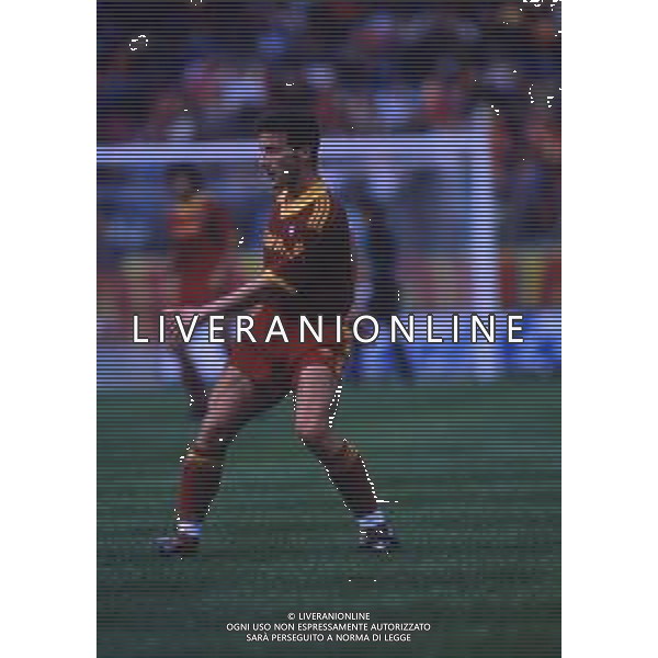 RETROSPETTIVA LUIGI GARZJA CALCIATORE NELLA FOTO LUIGI GARZJA CON LA MAGLIA DELLA ROMA CALCIO AG ALDO LIVERANI SAS