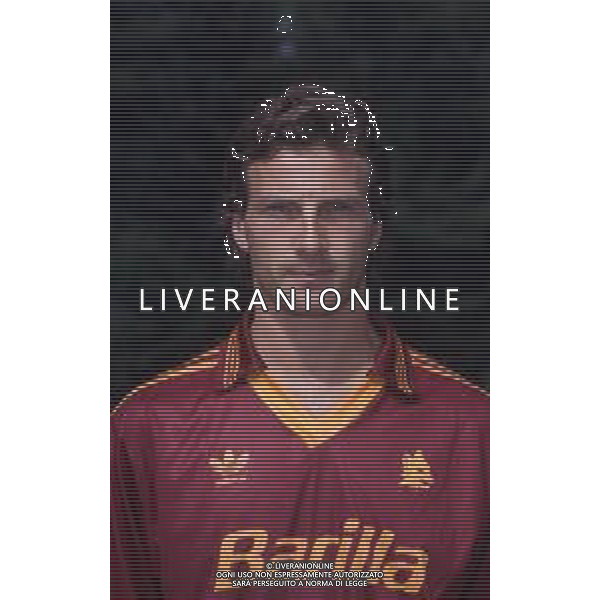 RETROSPETTIVA LUIGI GARZJA CALCIATORE NELLA FOTO LUIGI GARZJA CON LA MAGLIA DELLA ROMA CALCIO AG ALDO LIVERANI SAS