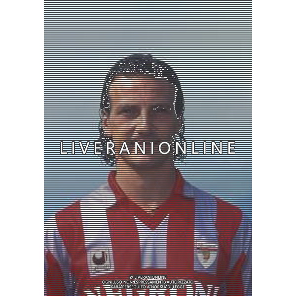 RETROSPETTIVA LUIGI GARZJA CALCIATORE NELLA FOTO LUIGI GARZJA CON LA MAGLIA DELLA CREMONESE CALCIO AG ALDO LIVERANI SAS