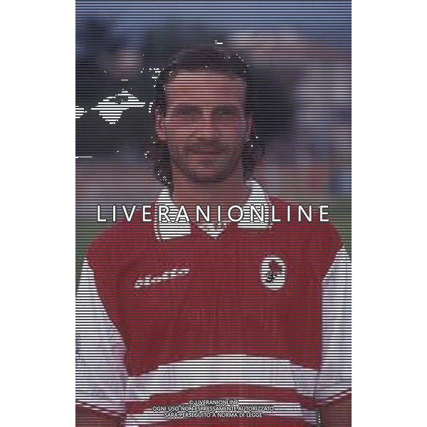 RETROSPETTIVA LUIGI GARZJA CALCIATORE NELLA FOTO LUIGI GARZJA CON LA MAGLIA DEL BARI CALCIO AG ALDO LIVERANI SAS
