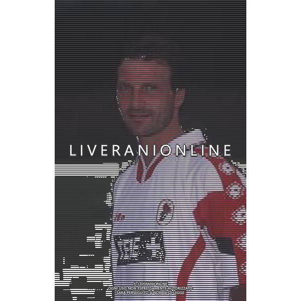 RETROSPETTIVA LUIGI GARZJA CALCIATORE NELLA FOTO LUIGI GARZJA CON LA MAGLIA DEL BARI CALCIO AG ALDO LIVERANI SAS