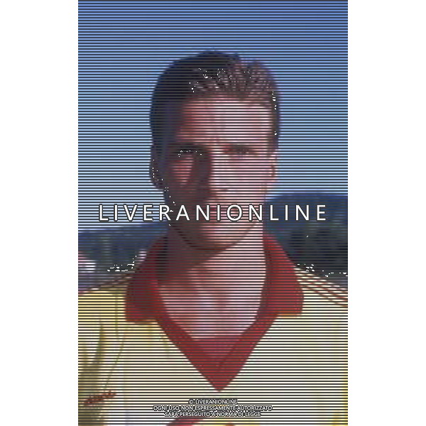 RETROSPETTIVA LUIGI GARZJA CALCIATORE NELLA FOTO LUIGI GARZJA CON LA MAGLIA DEL LECCE CALCIO AG ALDO LIVERANI SAS