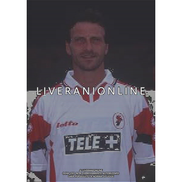 RETROSPETTIVA LUIGI GARZJA CALCIATORE NELLA FOTO LUIGI GARZJA CON LA MAGLIA DEL BARI CALCIO AG ALDO LIVERANI SAS
