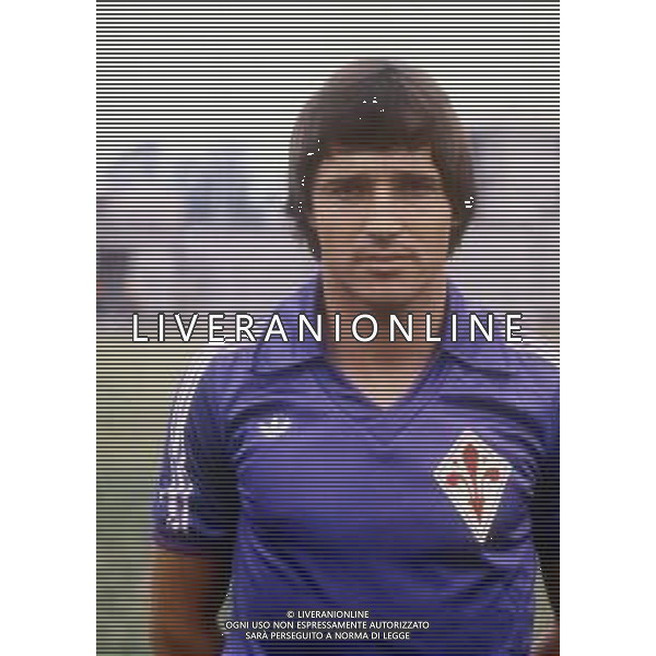 RETROSPETTIVA DANIEL BERTONI CALCIATORE NELLA FOTO DANIEL BERTONI CON LA MAGLIA DELLA FIORENTINA AG ALDO LIVERANI SAS