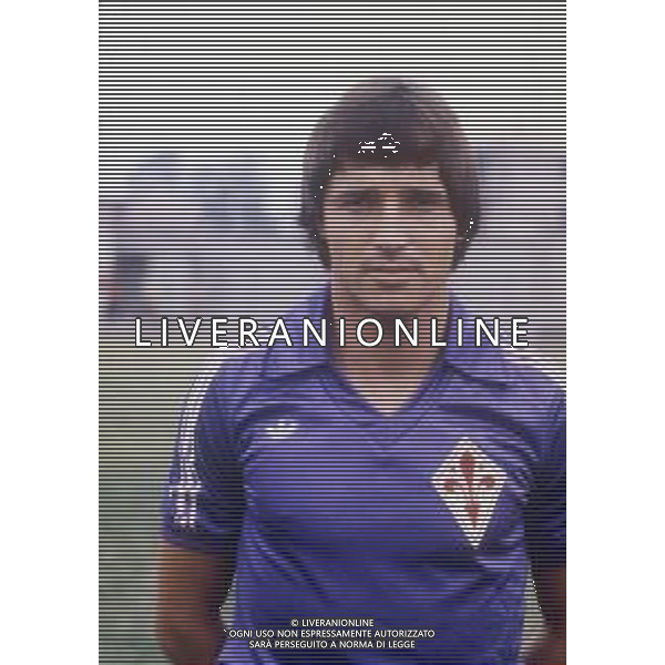 RETROSPETTIVA DANIEL BERTONI CALCIATORE NELLA FOTO DANIEL BERTONI CON LA MAGLIA DELLA FIORENTINA AG ALDO LIVERANI SAS