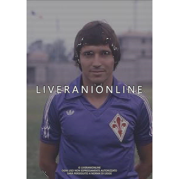 RETROSPETTIVA DANIEL BERTONI CALCIATORE NELLA FOTO DANIEL BERTONI CON LA MAGLIA DELLA FIORENTINA AG ALDO LIVERANI SAS