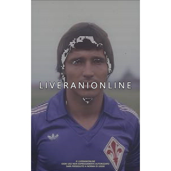 RETROSPETTIVA DANIEL BERTONI CALCIATORE NELLA FOTO DANIEL BERTONI CON LA MAGLIA DELLA FIORENTINA AG ALDO LIVERANI SAS