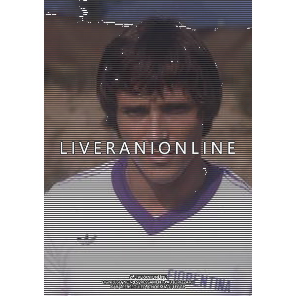 RETROSPETTIVA DANIEL BERTONI CALCIATORE NELLA FOTO DANIEL BERTONI CON LA MAGLIA DELLA FIORENTINA AG ALDO LIVERANI SAS