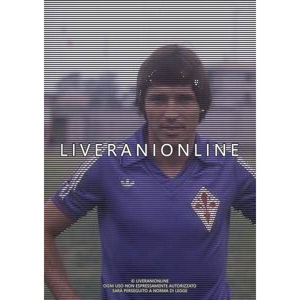 RETROSPETTIVA DANIEL BERTONI CALCIATORE NELLA FOTO DANIEL BERTONI CON LA MAGLIA DELLA FIORENTINA AG ALDO LIVERANI SAS