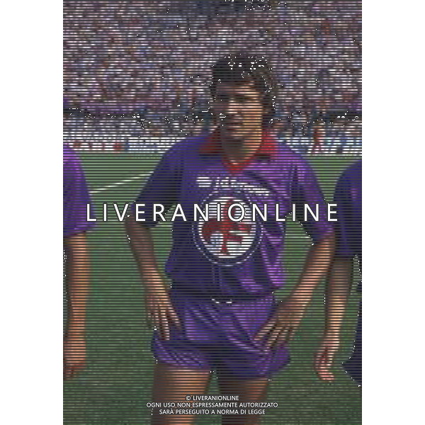 RETROSPETTIVA DANIEL BERTONI CALCIATORE NELLA FOTO DANIEL BERTONI CON LA MAGLIA DELLA FIORENTINA AG ALDO LIVERANI SAS