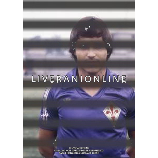 RETROSPETTIVA DANIEL BERTONI CALCIATORE NELLA FOTO DANIEL BERTONI CON LA MAGLIA DELLA FIORENTINA AG ALDO LIVERANI SAS