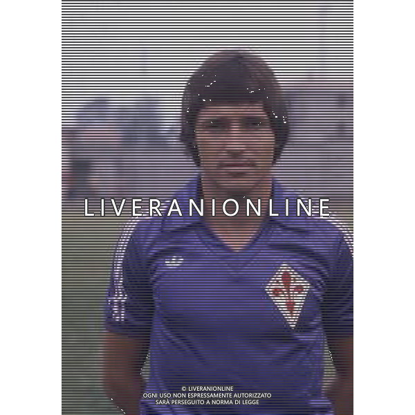 RETROSPETTIVA DANIEL BERTONI CALCIATORE NELLA FOTO DANIEL BERTONI CON LA MAGLIA DELLA FIORENTINA AG ALDO LIVERANI SAS