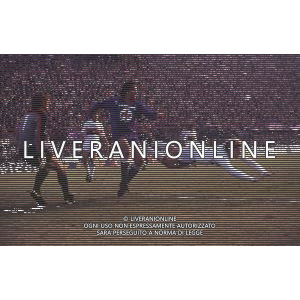 RETROSPETTIVA DANIEL BERTONI CALCIATORE NELLA FOTO DANIEL BERTONI CON LA MAGLIA DELLA FIORENTINA AG ALDO LIVERANI SAS
