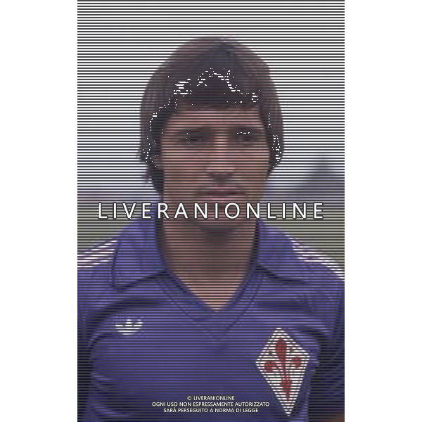RETROSPETTIVA DANIEL BERTONI CALCIATORE NELLA FOTO DANIEL BERTONI CON LA MAGLIA DELLA FIORENTINA AG ALDO LIVERANI SAS