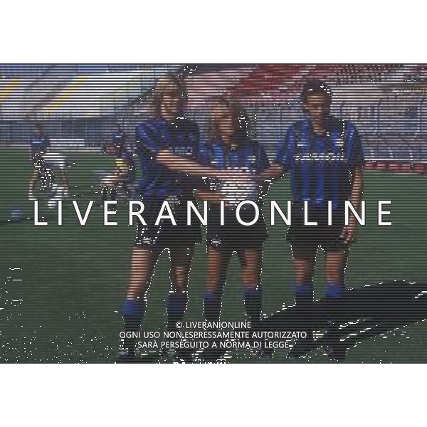 RETROSPETTIVA EVAIR CALCIATORE NELLA FOTO GLEN STROMBERG-PAUL CANIGGIA-EVAIR CON LA MAGLIA DELL\'ATALANTA CALCIO AG ALDO LIVERANI SAS