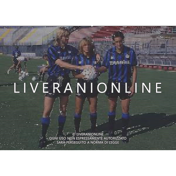 RETROSPETTIVA EVAIR CALCIATORE NELLA FOTO GLEN STROMBERG-PAUL CANIGGIA-EVAIR CON LA MAGLIA DELL\'ATALANTA CALCIO AG ALDO LIVERANI SAS