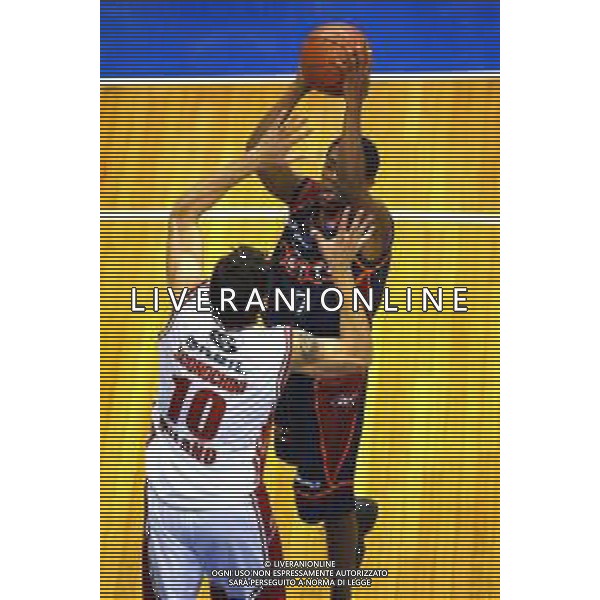 2003 MILANO CAMPIONATO DI BASKET BREIL MILANO LOTTOMATICA ROMA NELLA FOTO Doremus Bennerman AG ALDO LIVERANI SAS